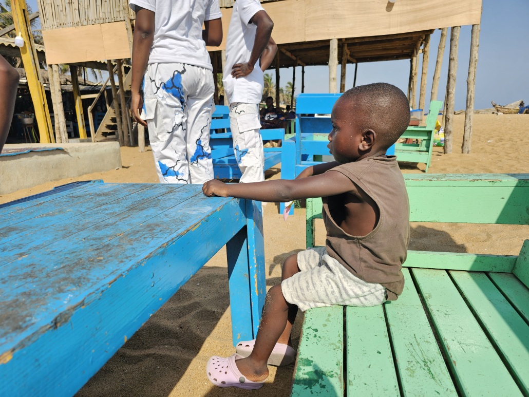 Les enfants de la plage à Lomé en 2024