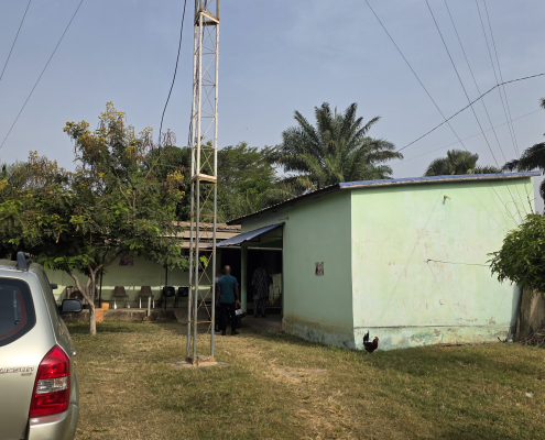 Dans le cadre de son programme de soutien aux radios d'Afrique francophone, Médias Ébène a réalisé une mission d’inspection et une remise de matériel spécialisé à la Radio Missionnaire de Kara.