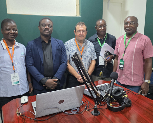 Prise de vue après une émission réunissant 3 radios, catholiques et évangéliques à Abidjan