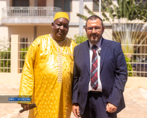 Abdoulaye Cissé a été lauréat du prix "François Sergy" 2021 à Lomà Togo. ici en compagnie d'Emmanuel Ziehli