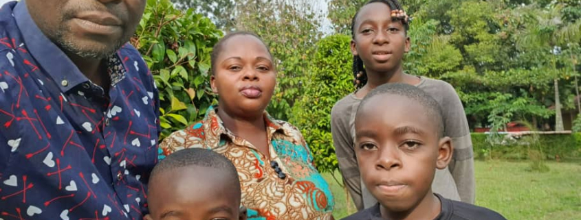 Kipesse Johnson et sa famille, actuellement en exil